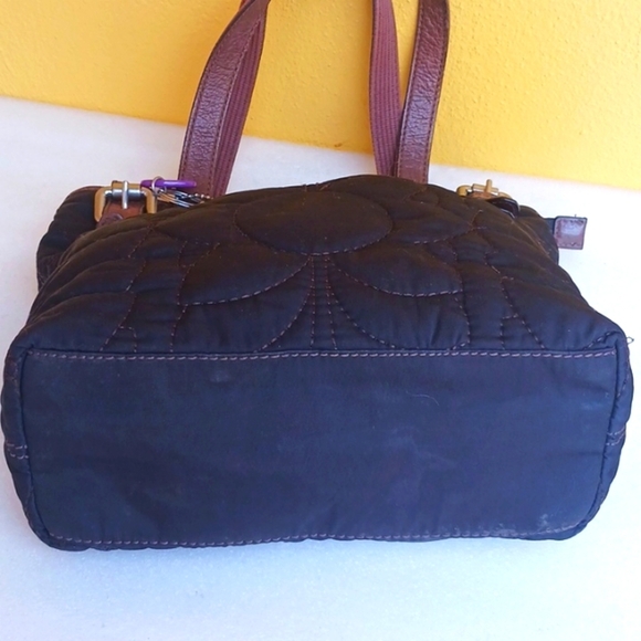 FOSSIL Stylish Black and Brown Quilted Tote Bag with Keys - Picture 3 of 5